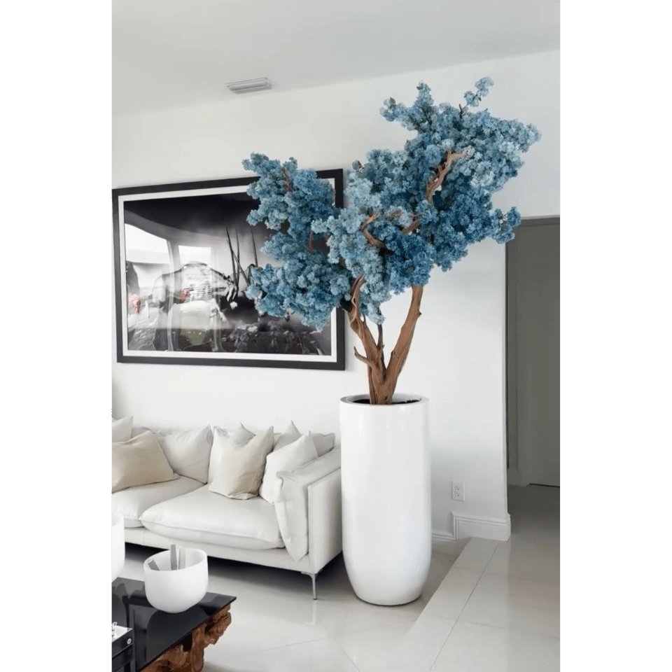 St. Tropez Vase in matte white with blue cherry blossoms The New Garden 